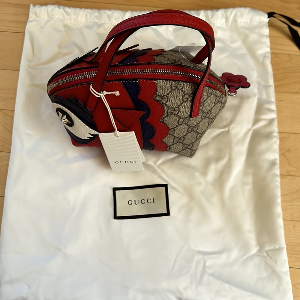 🌸SOLD🌸 Gucci Supreme Red Owl Top Handle Bag
